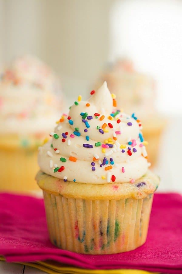 cannabis-confetti-cupcakes