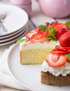 cannabis-strawberry-cake